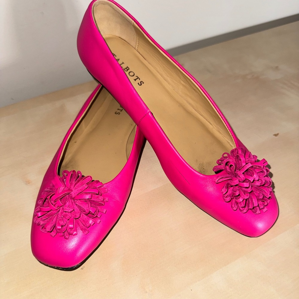 Talbots Hot Pink Leather Ballet Flats Pom Pom Detail Womens 8.5M Fuchsia Shoes